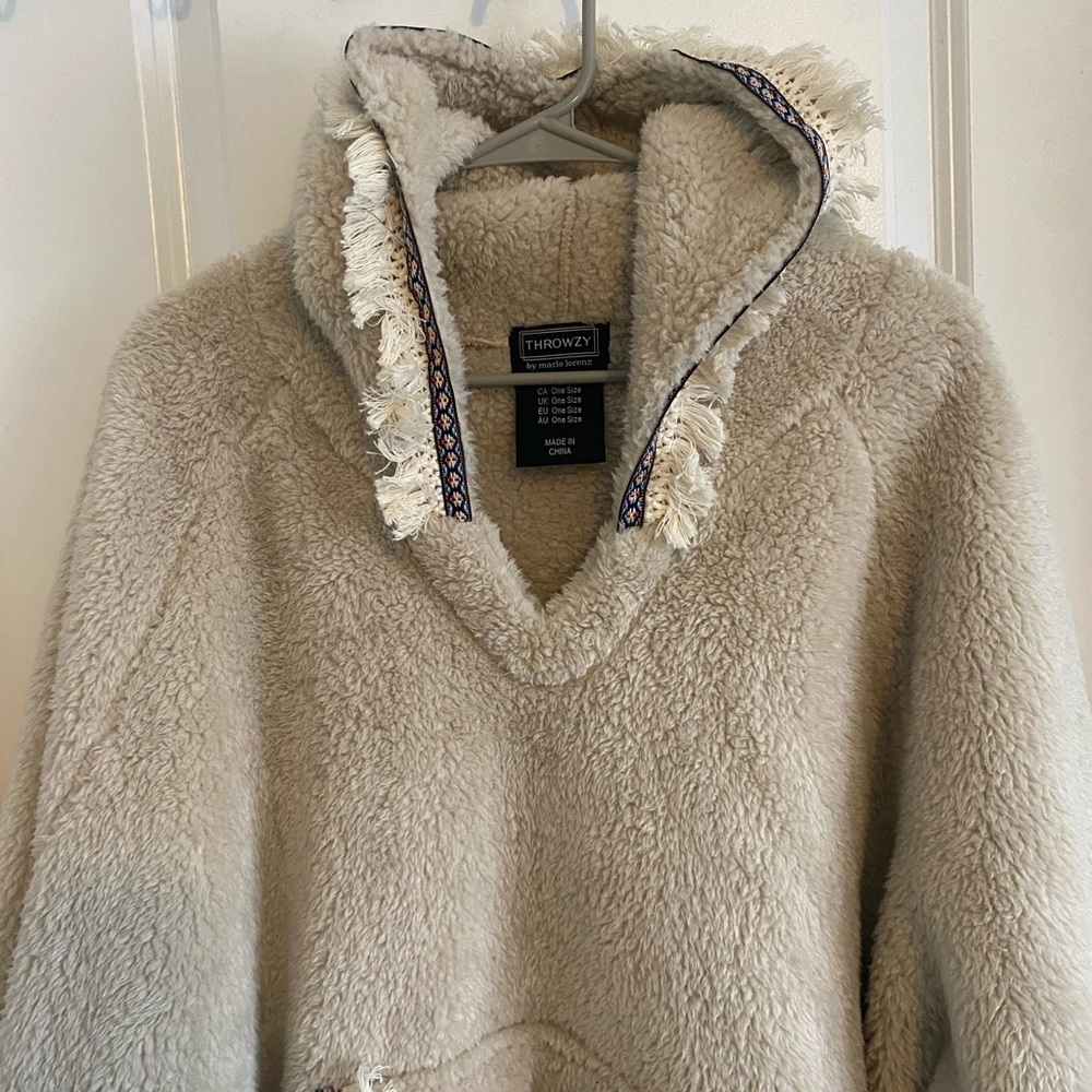 Throwzy Cozy Beige Hooded Pullover One Size Fringe - Picture 2 of 7